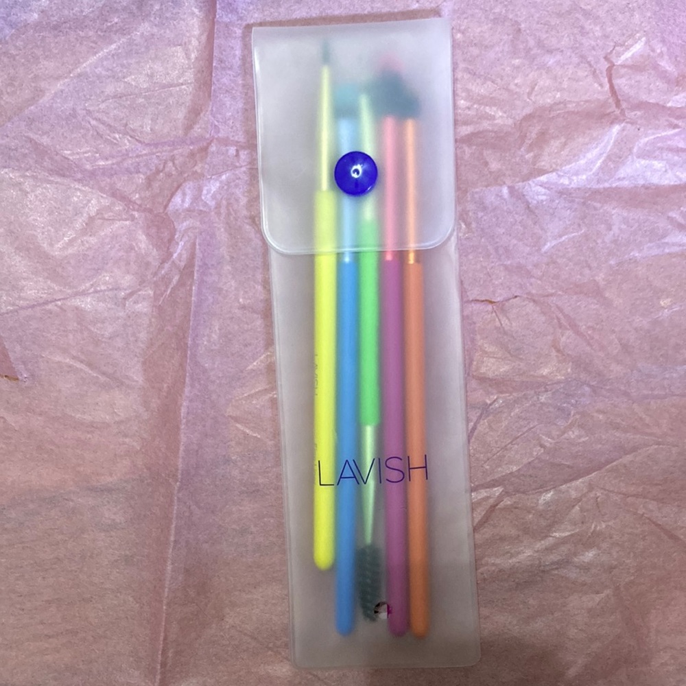 Lavish Eye Brushes!
